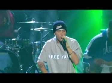 Eminem & Proof - Lose Yourself (Live @ Grammy Awards, 2003)(eminem50cent.ru).avi