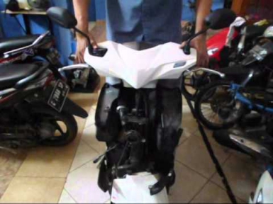 Memperbaik stang motor keras atau pun goyang