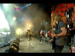 Kasabian - Shoot The Runner (Live at Glastonbury 2009)