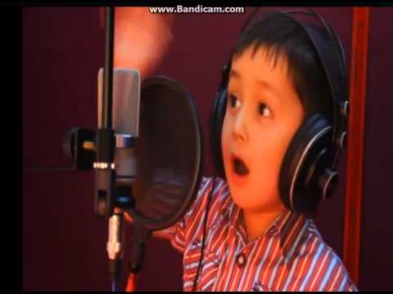 Узбекский 4х летний мальчик поет!