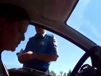 Храбрый Гаишник ГРУБИТ Женщине с Ребенком.