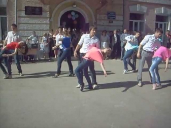 Вот так надо танцевать на последний звонок 2013. ФТЛ№1