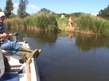 Класный прикол секс на природе.