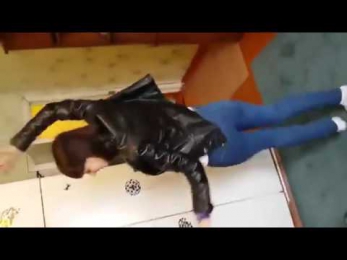 Точикдухтар ракси точикия урусдухтароба ёд метияд