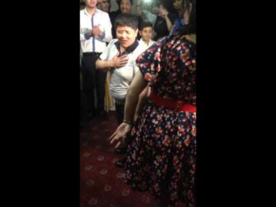 Узбек туйида думбок йигит ва гузал киз даврани уз ракслари билан даврани киздирди !