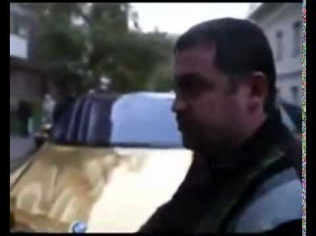 После просьбы перепарковаться парня увезли в неизвестном направлении.
