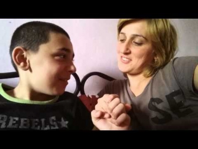 Ana bala zor mantaj alinib
