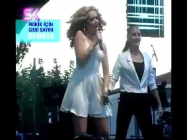 Hadise'nin olay frikiği.. Kilotsuz (MANİSA)