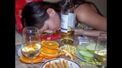 Пьяные девушки такие прикольные и смешные.