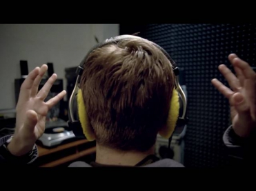 Nokia N8 TV ad - It's not technology, it's what you do with it.