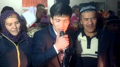 Киёв Бола Уз туйида Ота Онасига Атаб Кушик куйларди - ХАММА КУРСИН
