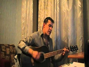 Дрожит рука сжимая автомат.....