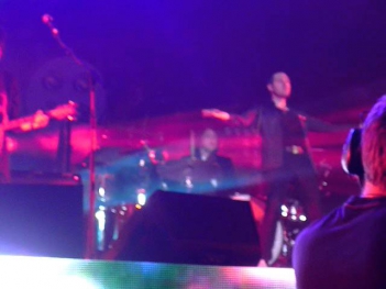 Kasabian - The Doberman [live @ Wembley Arena, London 14-11-09]