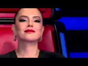 Мурат Йылдырым поет народную турецкую песню.Murat Yıld
